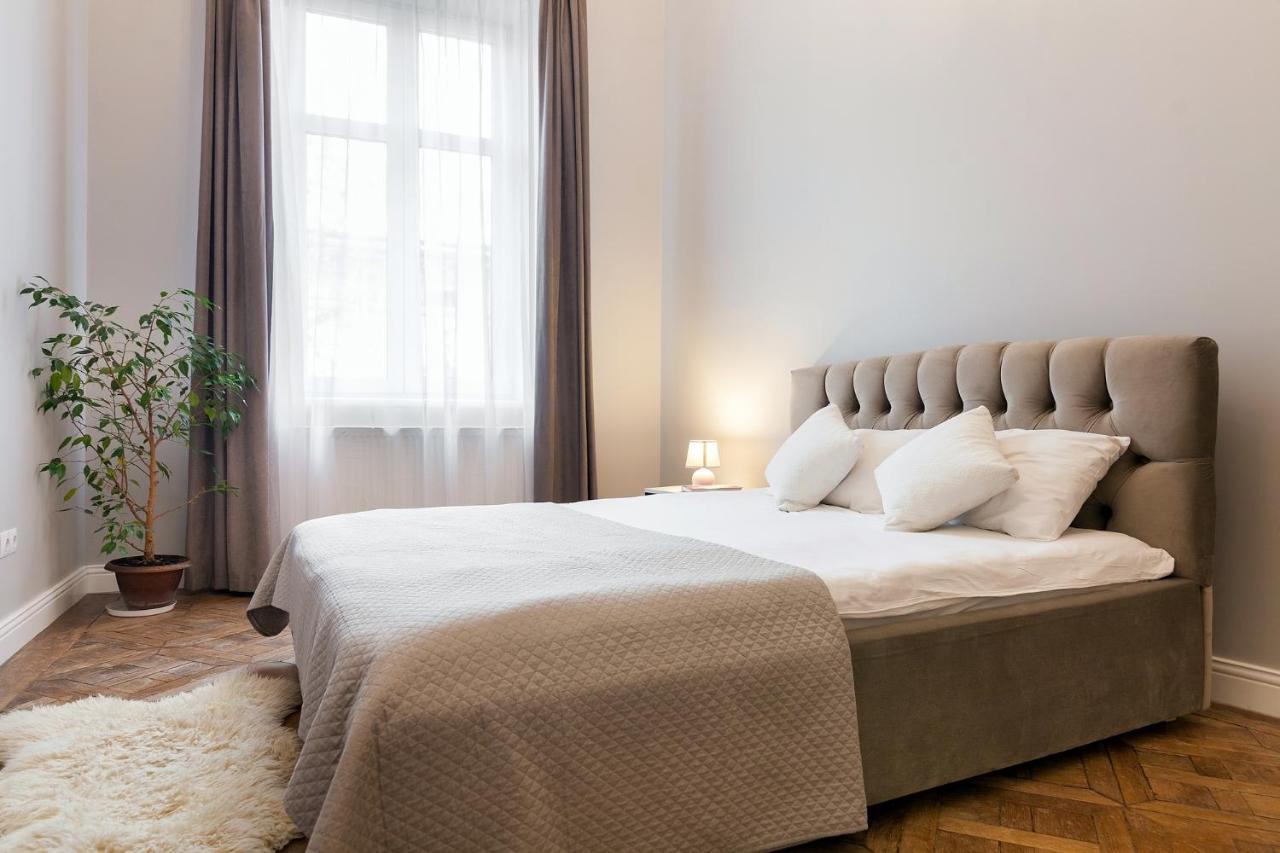 Chopin Apartment In The Center Of Lviv Exterior photo