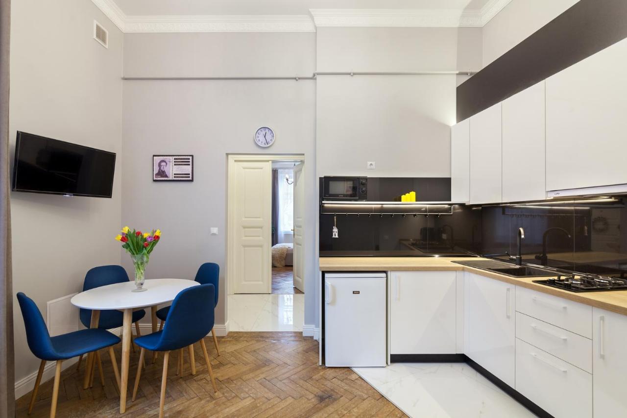 Chopin Apartment In The Center Of Lviv Exterior photo